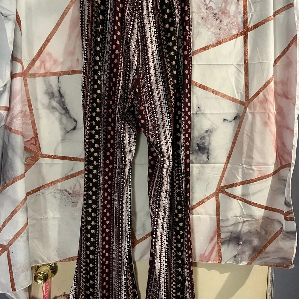 Shein - Women's Black and Pink Patterned Pants - Picture 2 of 3